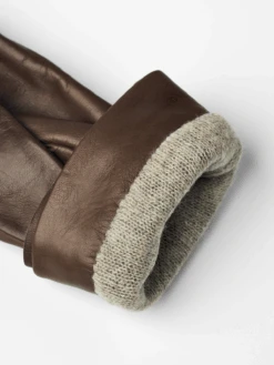 Hestra Laura -Hestra 996 ad338dc1d8 1001700 720 4 original